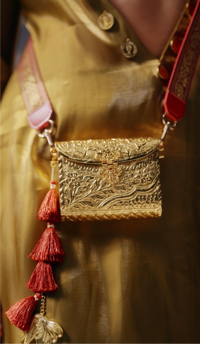 Zari-lal - Sling