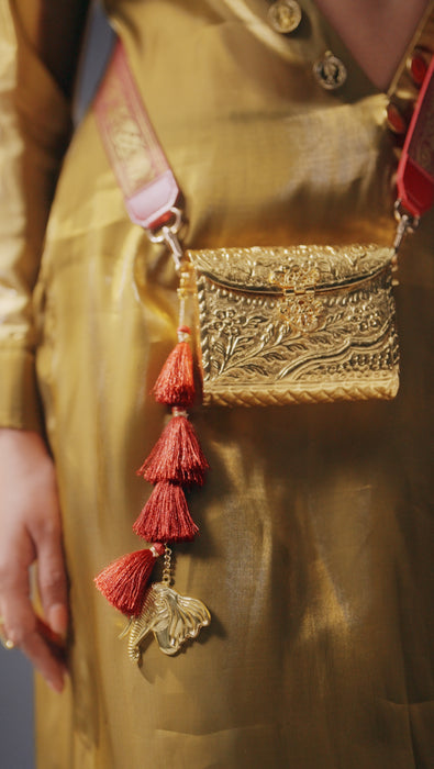 Zari-lal - Sling