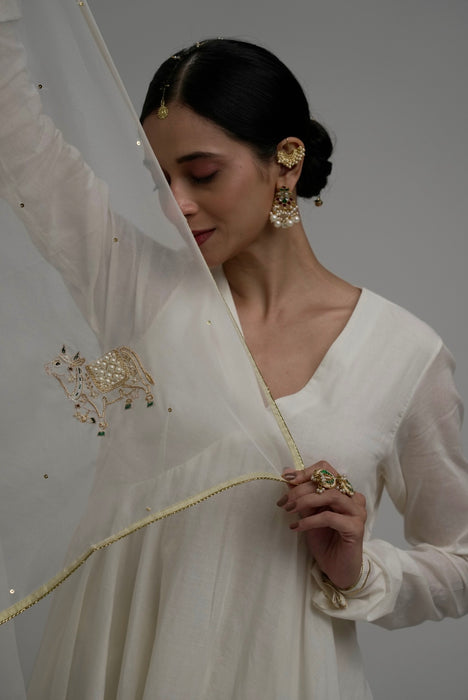 Nandi Dupatta - White